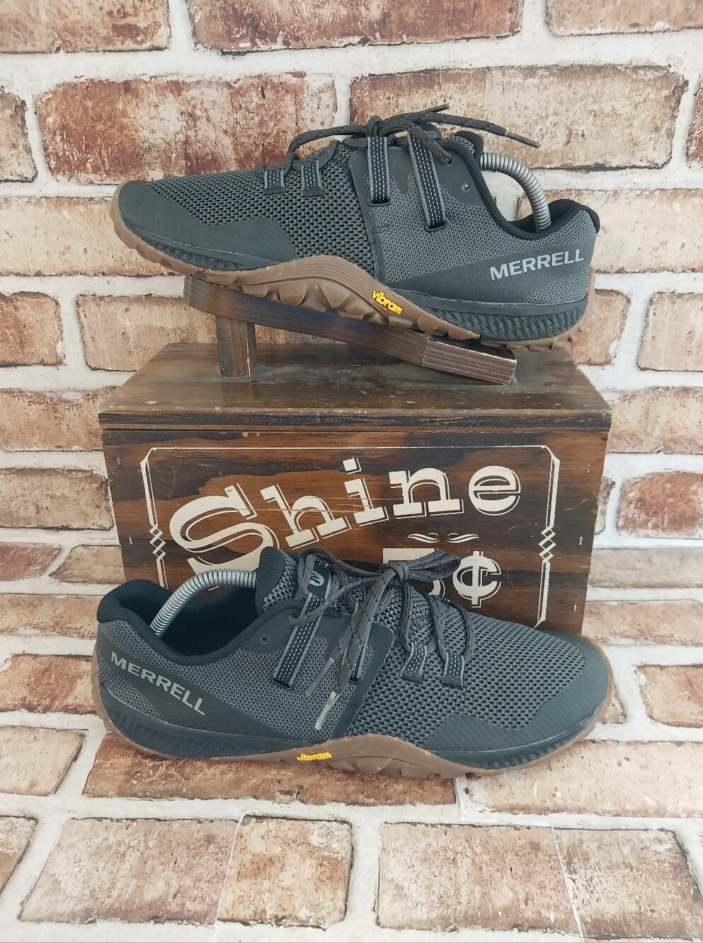 Pre-owned Merrell Trail Glove 6